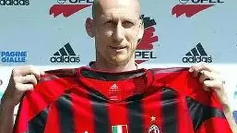 詹皇怀旧时刻：家中重温热火旧赛，怀念与韦德完美搭档